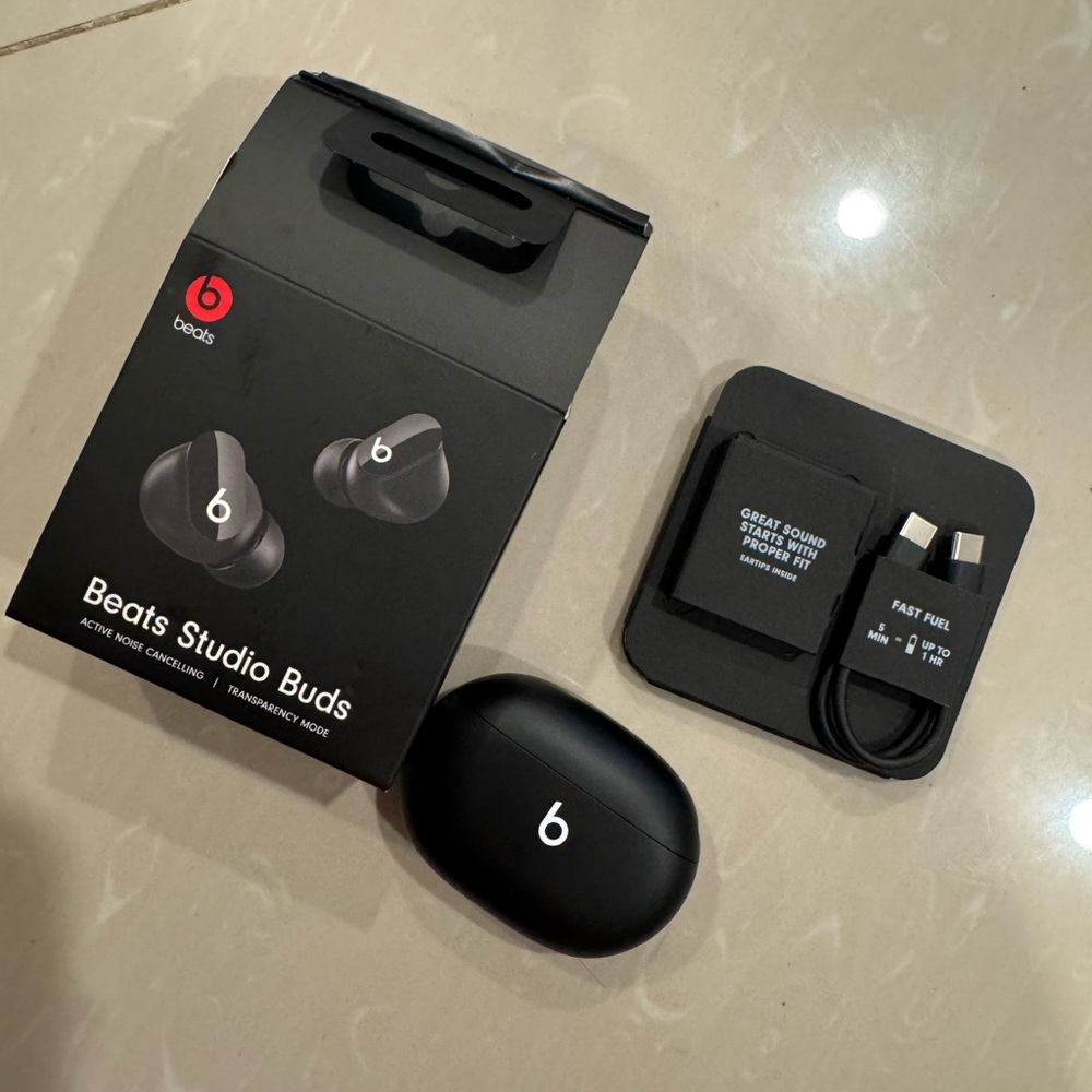 Beats Studio Buds - Black